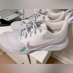 Nike Flex experience run 10 women’s sneaker, size 6.5